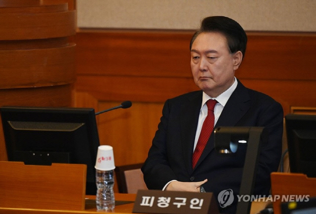 생각에 잠긴 윤 대통령 <연합뉴스 제공>